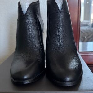 Vince Camuto Fralina Black fine grain leather Ankle Booties